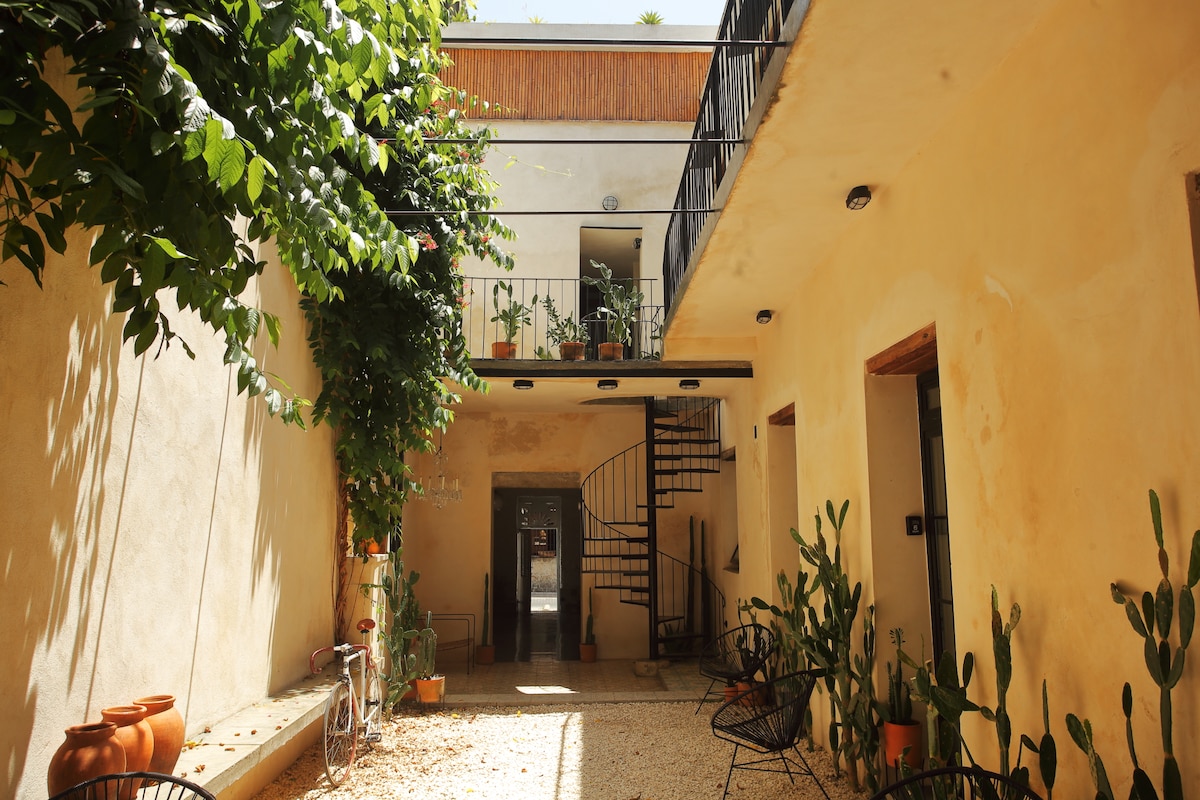 Loft Suite 3 with Pool in Colonial Villa, Santo Domingo